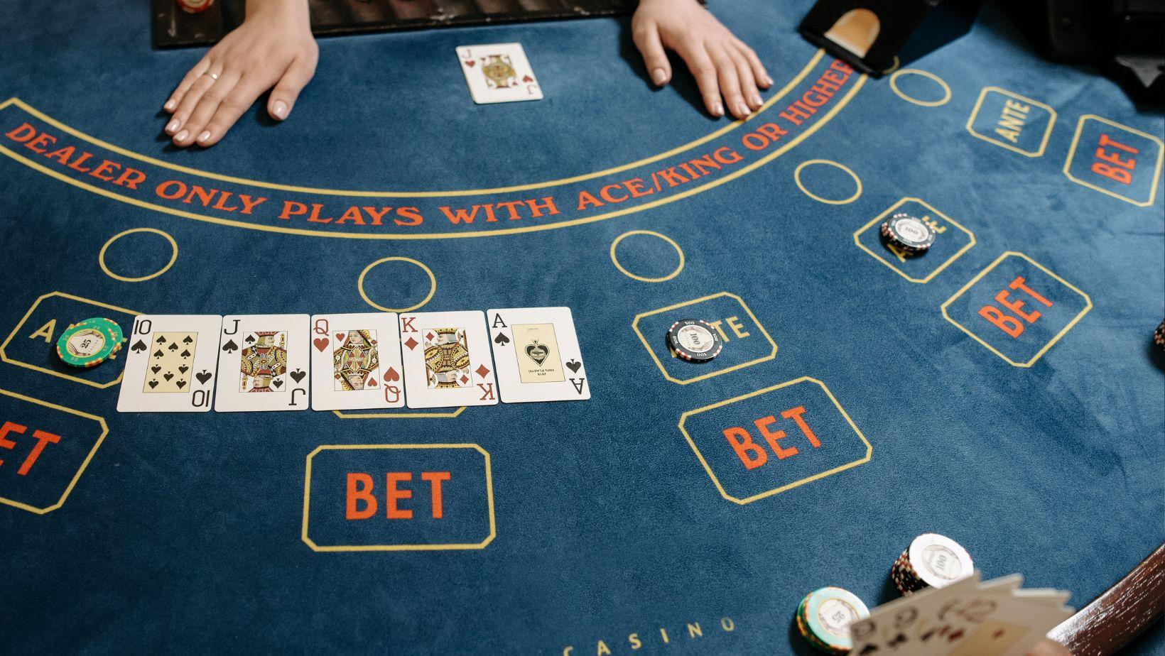 poker skills transfer, competitive gaming strategies, poker to esports, gaming skills improvement, strategic thinking in gaming, poker advantages in esports, skills that enhance gaming, poker competitive edge, esports success tips, gambling skills vs gaming